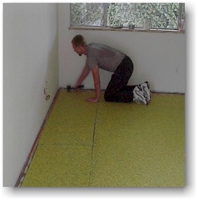 Installing new carpet and padding in apartment - Landlordfloors.com
